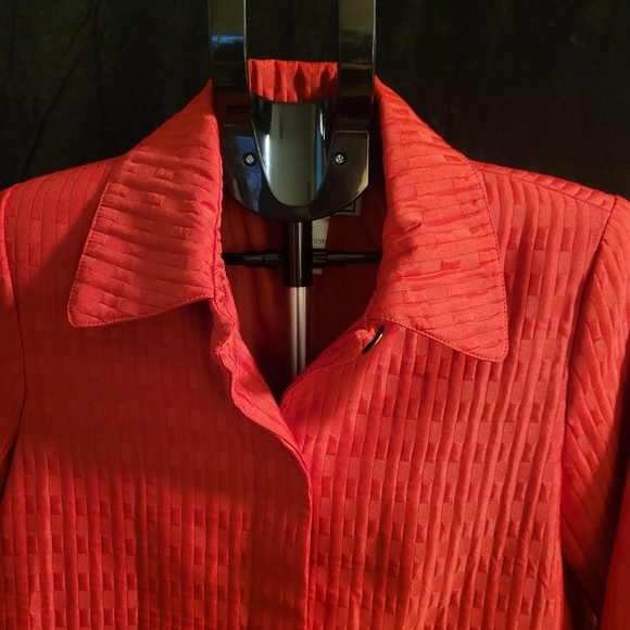 Vintage Red Textured Jacket - Picture 3 of 10